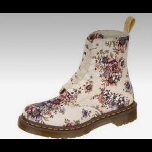 Rare Floral Dr. Martens. Size 7